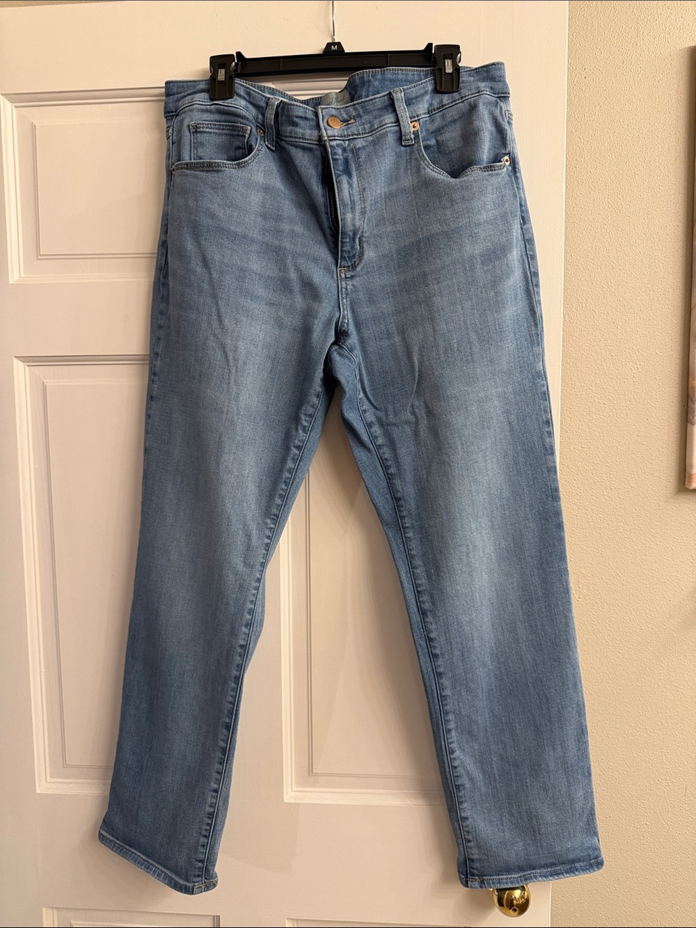 Universal Thread Light Blue Straight Leg womens Jeans